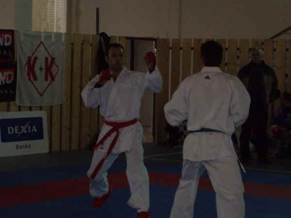 karate 016 (Medium).jpg (25906 bytes)